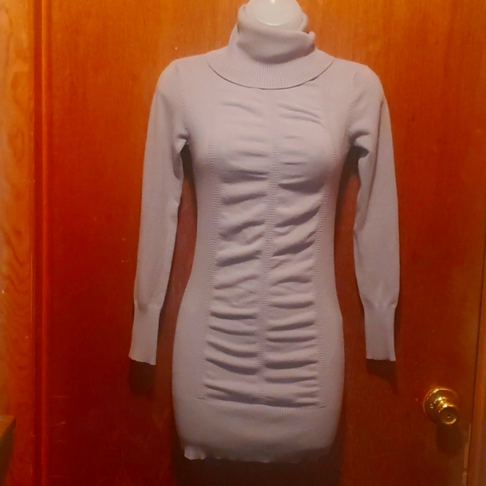 Tunic sweater. Strawberry brand.  Gray  SIze Small
